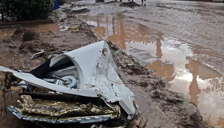 Antalya'daki sel felaketinde iş yerlerini su ve çamur bastı 10