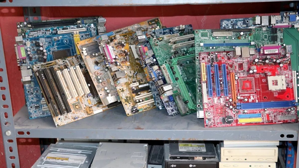Gramı 9 bin lira olan maddeler çöpe atılıyor! Elektronik eşyalar ekonomiye kazandırılıyor! 1