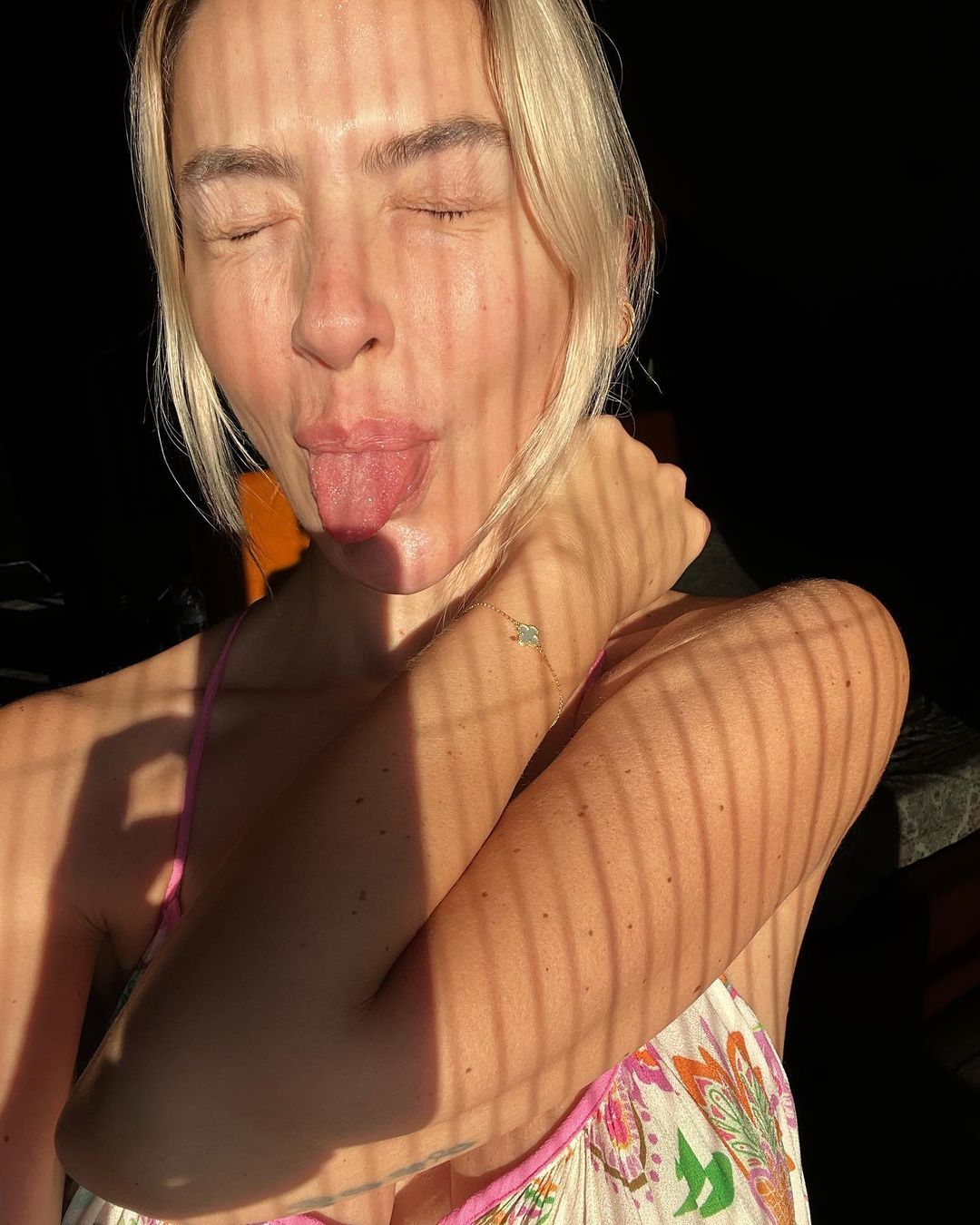 Hadise'nin makyajsız pozları Instagram'ı salladı 2