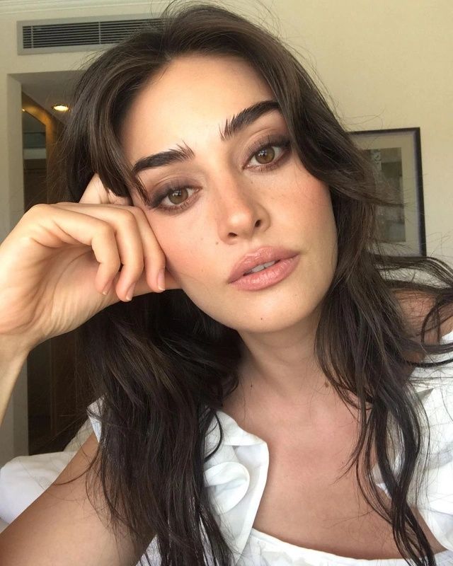 Esra Bilgiç Arkasından Atıp Tutan Gence Twitter'dan Öyle Bir Cevap Verdi ki... 9