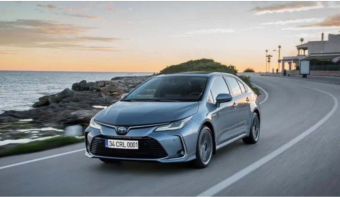 Toyota Tüm Fiyat Listelerini Güncelledi! Corolla, Hibrit, Cross Fiyatlarını Aşağıya Çekti 9