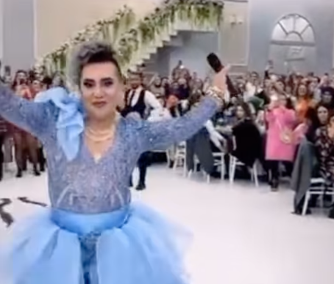 Gebze’de eşcinsel kişinin kadınlarla eğlencesi tepki çekti 4