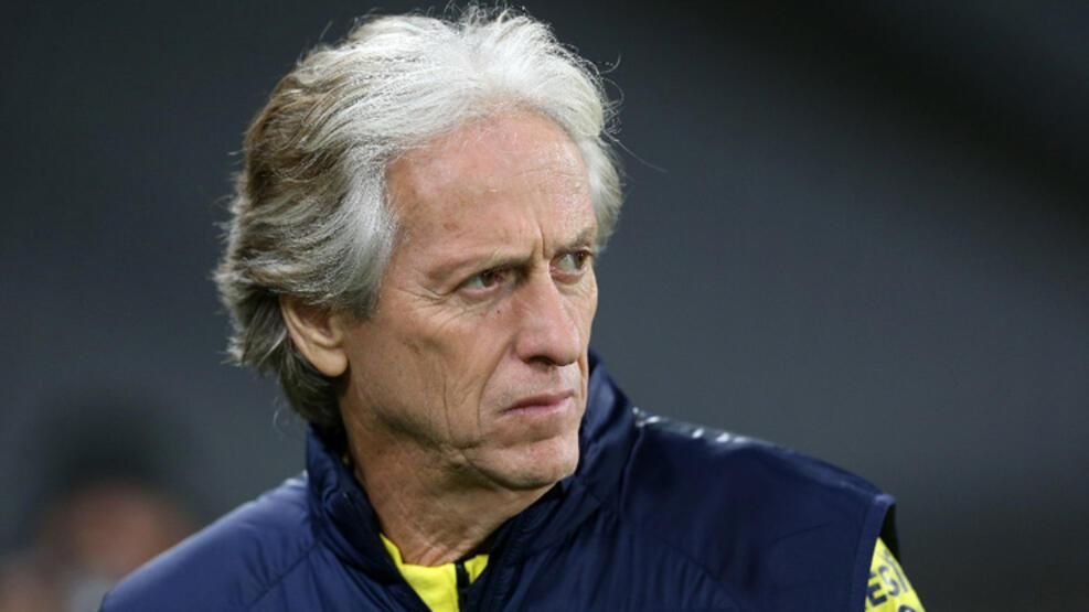 Fenerbahçe ezeli rakiplerden yıldızı kaptı! İşte oyuncunun bonservis bedeli... 1