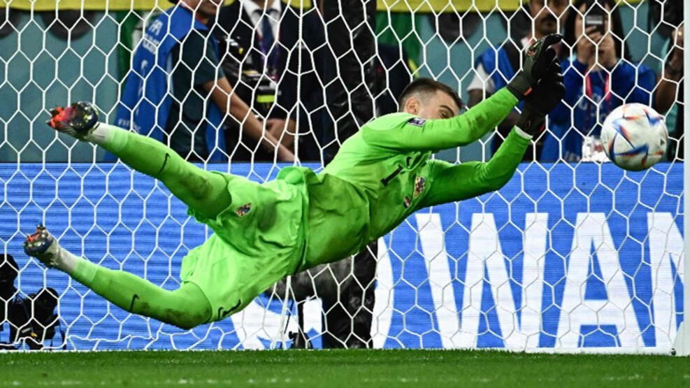 Dünya Kupası'nın yıldız kalecisiyle görüşmeler başladı! 11