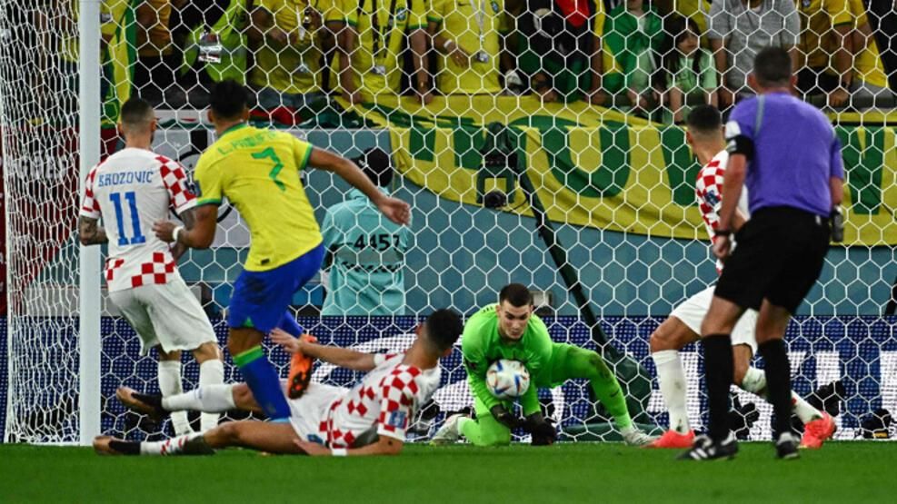 Dünya Kupası'nın yıldız kalecisiyle görüşmeler başladı! 7