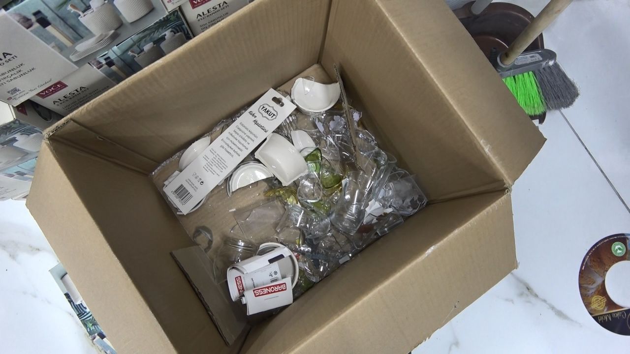Mağaza açılışında 1 buçuk saatte 4 bin 250 kişi alışveriş yapınca izdihamda eşyalar kırıldı! 5