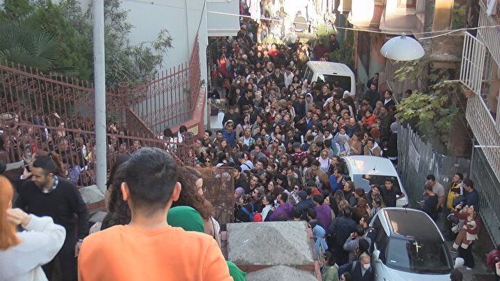 'Kırmızı Mektep' bir günlüğüne ziyarete açıldı! Sokaklar doldu taştı 11