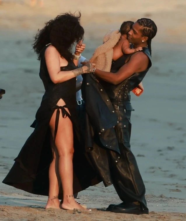 Rihanna'nın sır gibi sakladığı oğlu sonunda görüntülendi 9