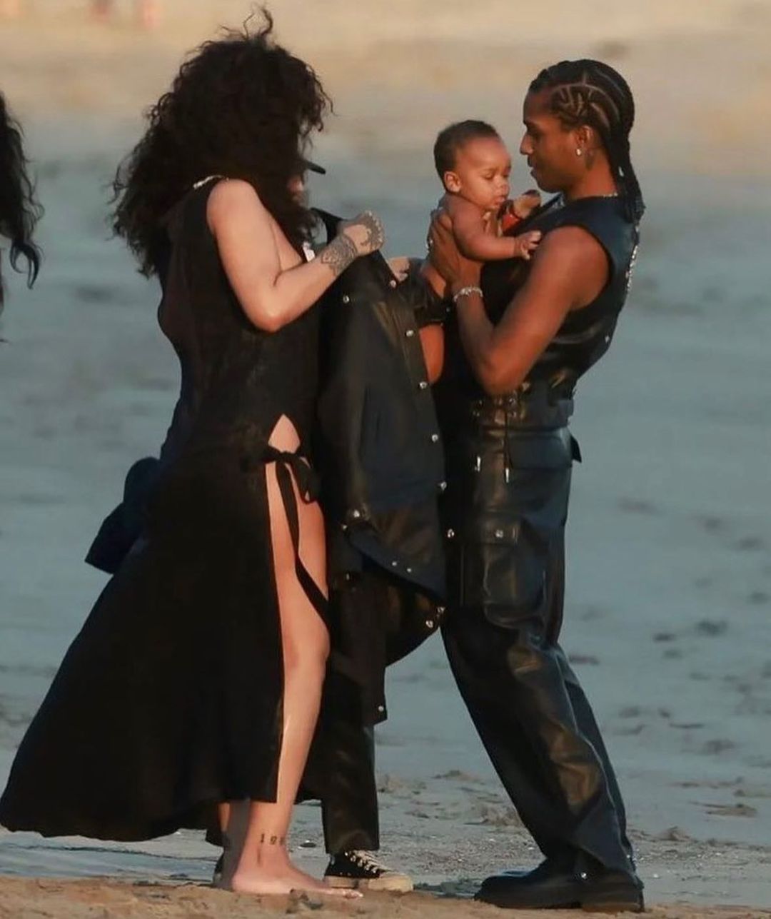 Rihanna'nın sır gibi sakladığı oğlu sonunda görüntülendi 4