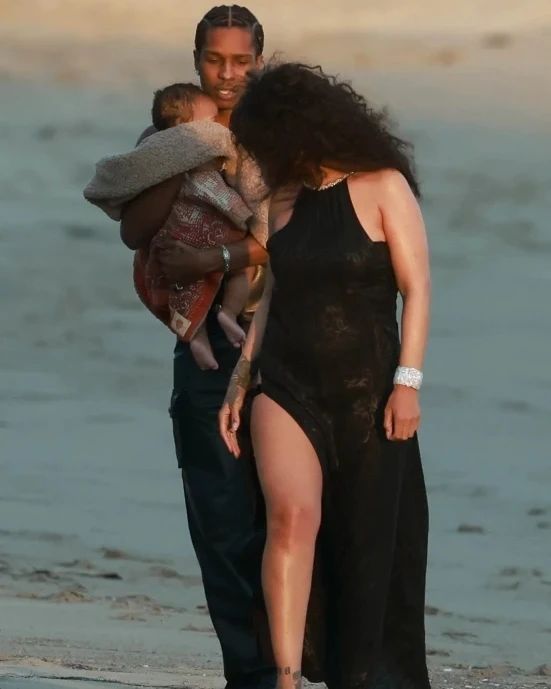 Rihanna'nın sır gibi sakladığı oğlu sonunda görüntülendi 5
