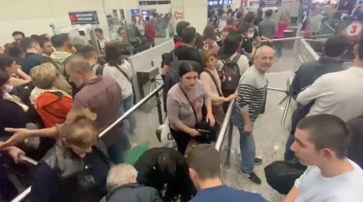 Türkiye'den sınır kapısı Gürcistan'a iPhone izdihamı! 3