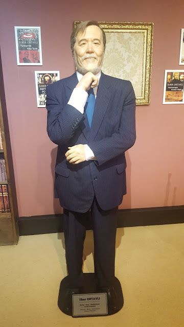 Kimse benzetemedi... Nükhet Duru'nun balmumu heykeli sosyal medyada gündem oldu 15