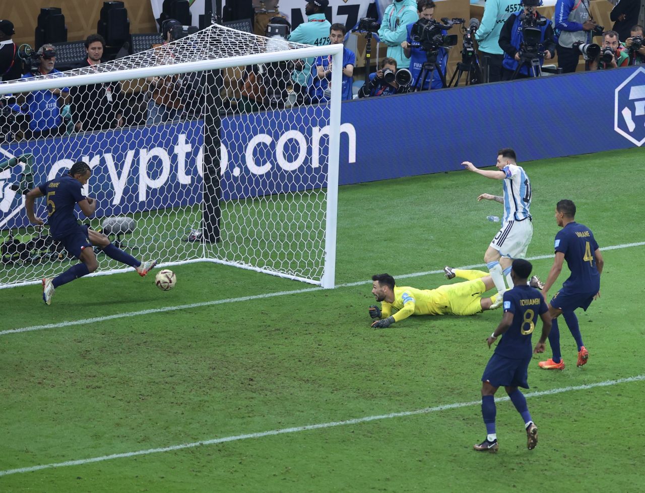 Lionel Messi, Pele'yi geride bıraktı 4