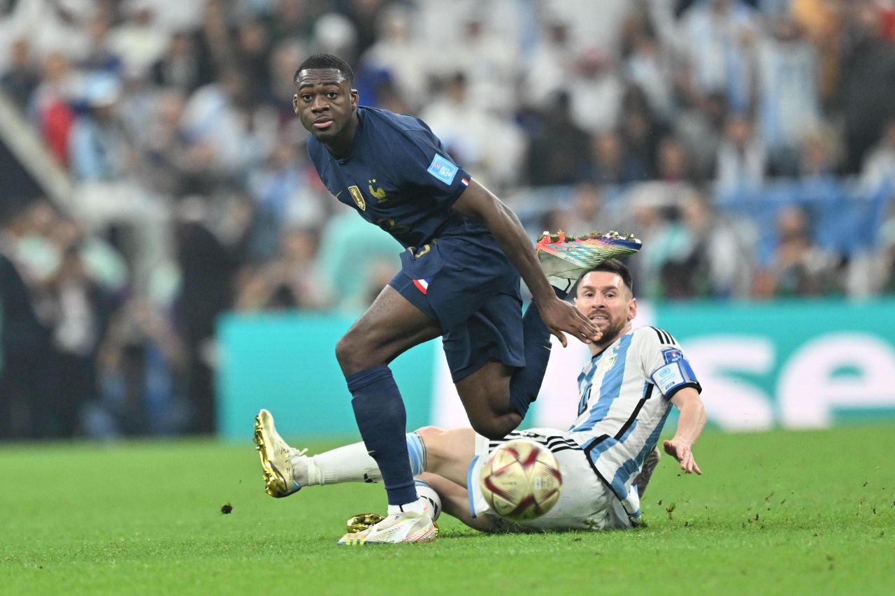 Lionel Messi, Pele'yi geride bıraktı 7