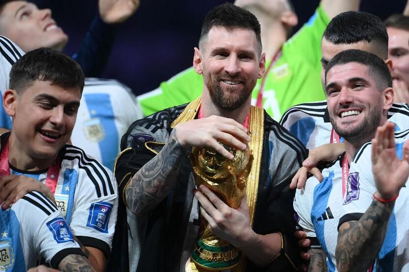 Katar'da ilginç seremoni! İşte Lionel Messi Dünya Kupası'nı böyle aldı... 10