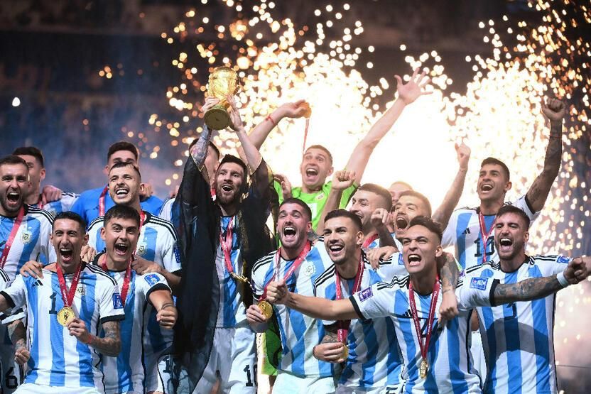 Katar'da ilginç seremoni! İşte Lionel Messi Dünya Kupası'nı böyle aldı... 12
