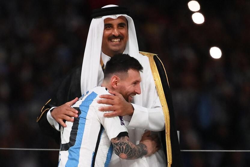 Katar'da ilginç seremoni! İşte Lionel Messi Dünya Kupası'nı böyle aldı... 15