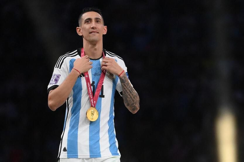 Katar'da ilginç seremoni! İşte Lionel Messi Dünya Kupası'nı böyle aldı... 16