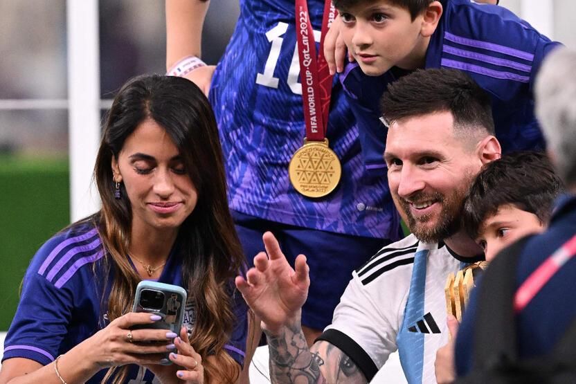 Katar'da ilginç seremoni! İşte Lionel Messi Dünya Kupası'nı böyle aldı... 4