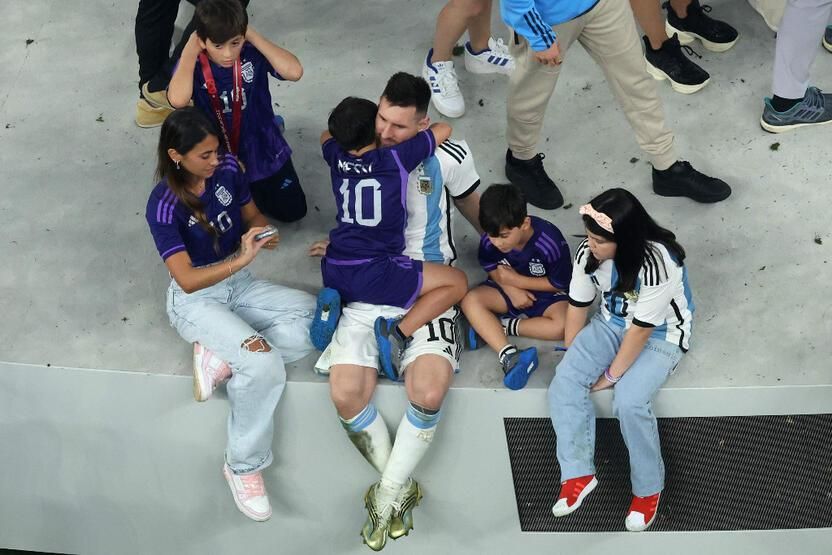 Katar'da ilginç seremoni! İşte Lionel Messi Dünya Kupası'nı böyle aldı... 6
