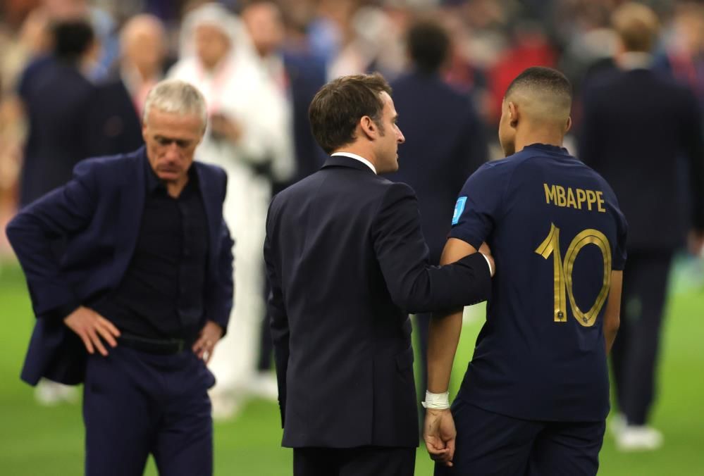 Macron Fransız futbolcuları teselli etti 2