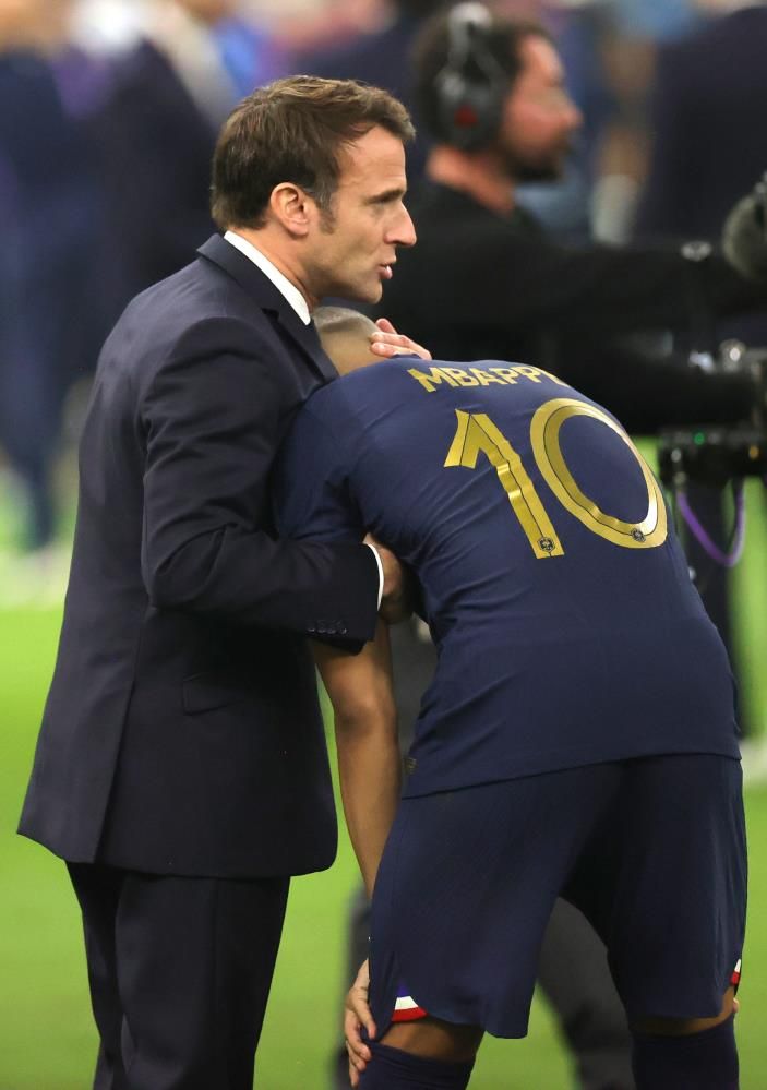 Macron Fransız futbolcuları teselli etti 3