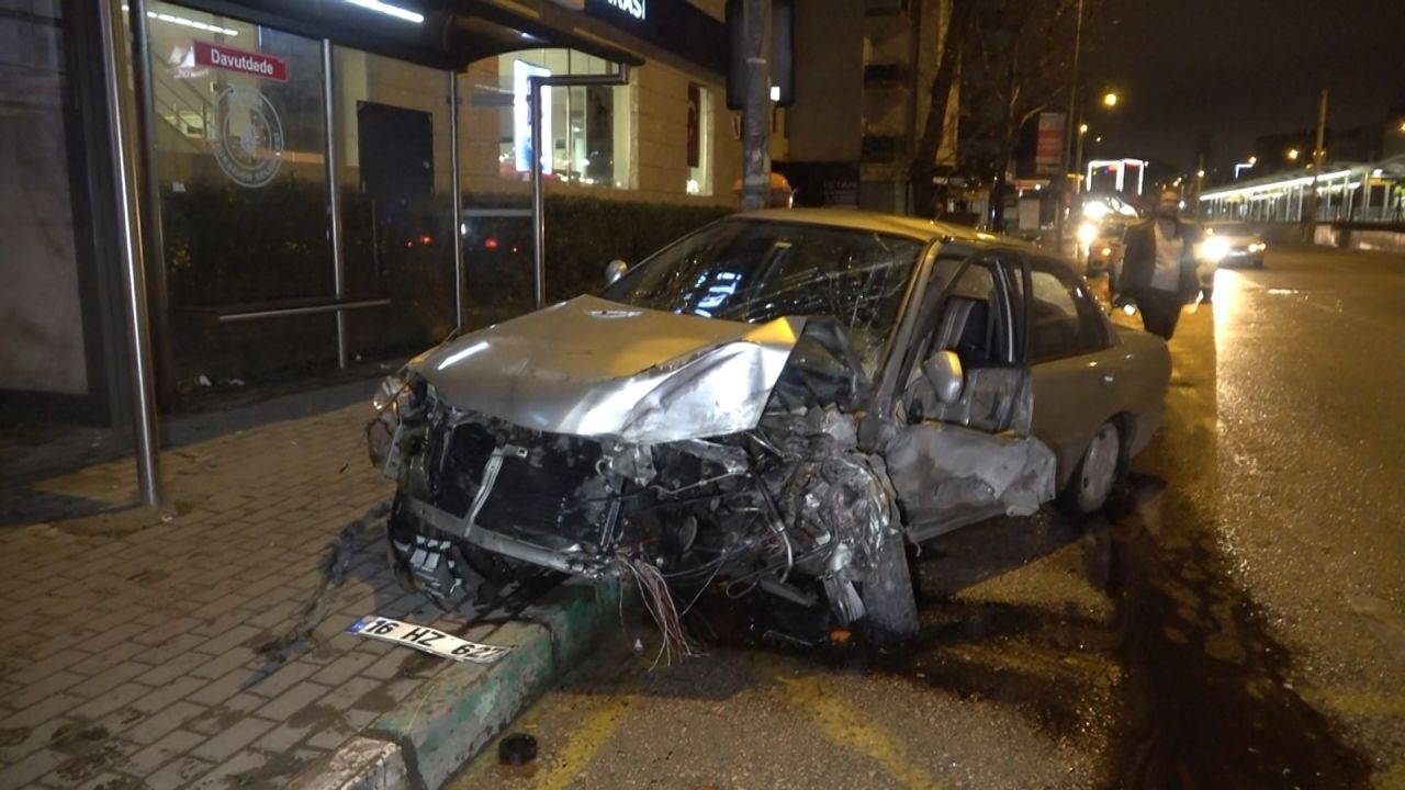 Kolunun kırık olmasına aldırış etmeyen alkollü sürücü direksiyon başına geçerek ortalığı birbirine kattı 4