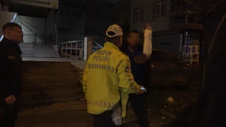 Kolunun kırık olmasına aldırış etmeyen alkollü sürücü direksiyon başına geçerek ortalığı birbirine kattı 6