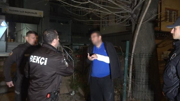 Kolunun kırık olmasına aldırış etmeyen alkollü sürücü direksiyon başına geçerek ortalığı birbirine kattı 1