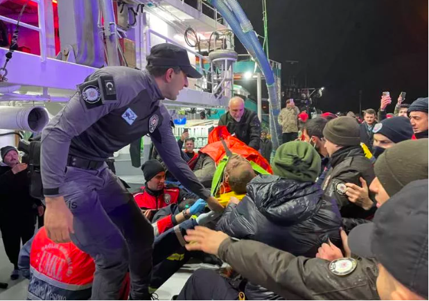 Sinop açıklarında kuru yük gemisinde çıkan yangında yeni gelişme: Valilik acı haberi duyurdu 7