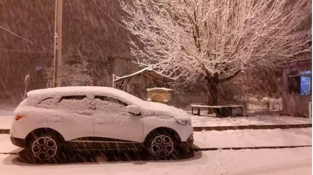 Kar yağışı başladı: 4 ilçede okullar tatil edildi 5