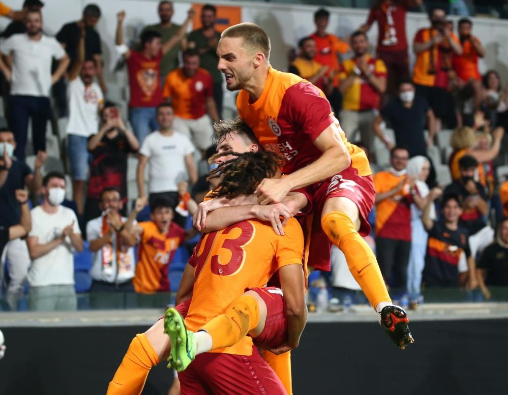 Galatasaray'da beklenmedik ayrılık 12