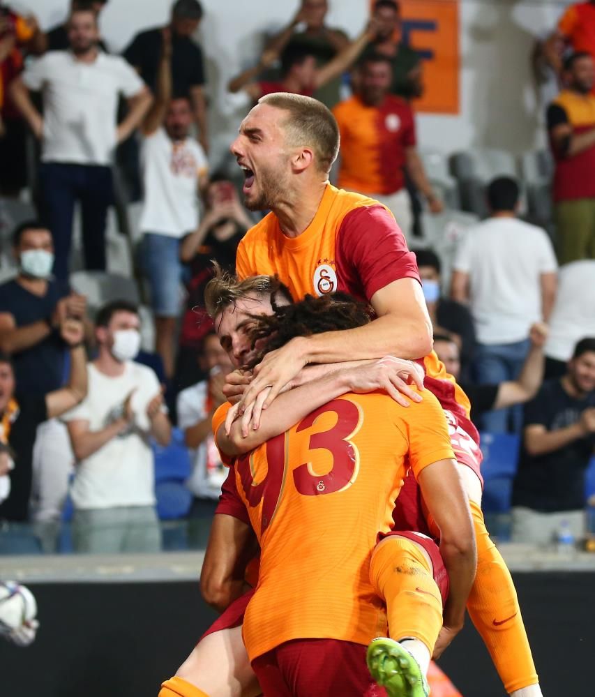 Galatasaray'da beklenmedik ayrılık 14
