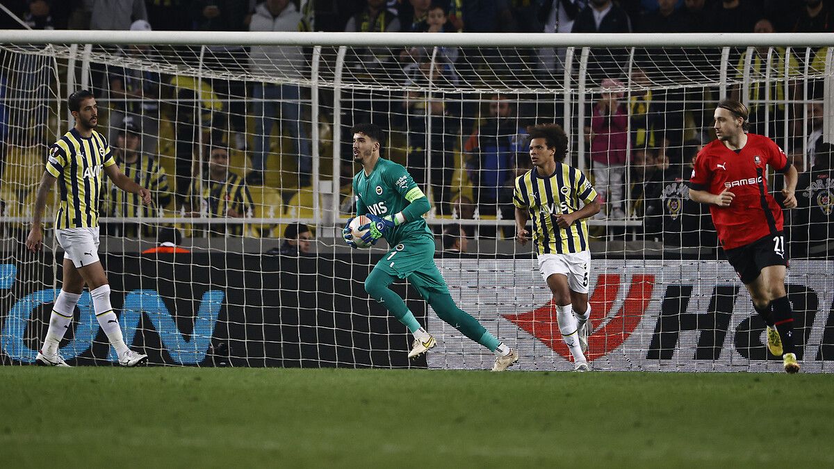 Fenerbahçe'de Altay Bayındır depremi! 9