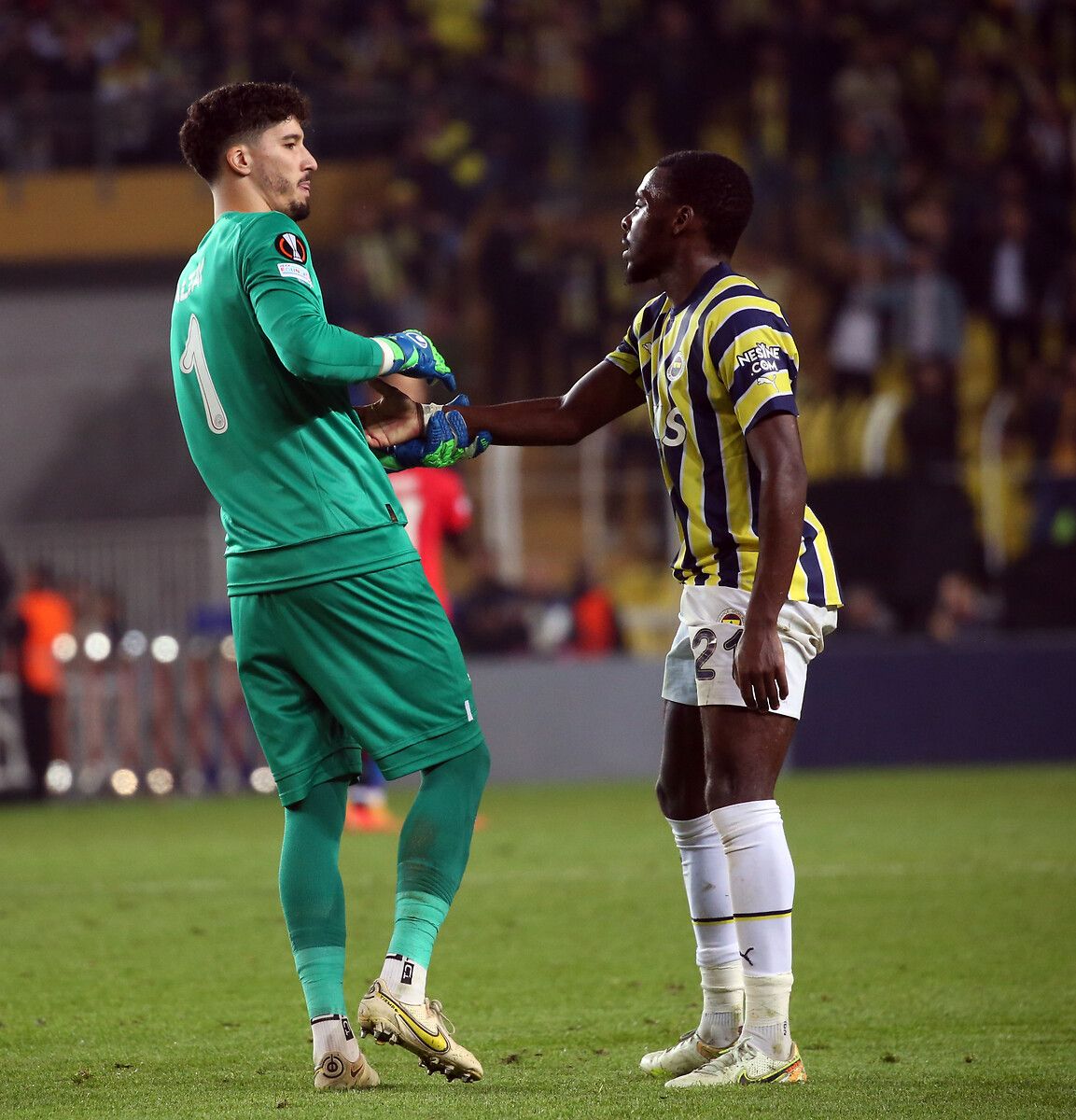 Fenerbahçe'de Altay Bayındır depremi! 10