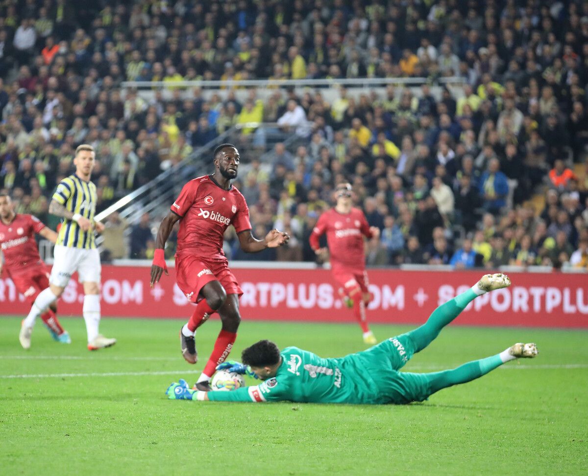 Fenerbahçe'de Altay Bayındır depremi! 14