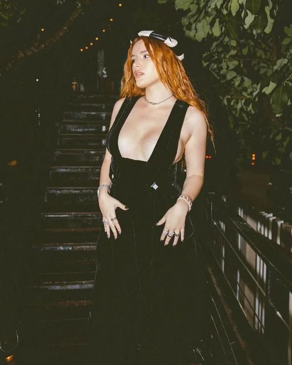 OnlyFans'ta 24 saatte 1 milyon dolar kazanmıştı! Bella Thorne pozlarıyla sosyal medyayı salladı 8