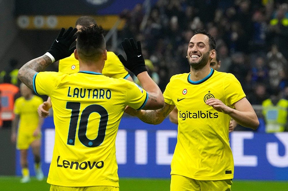 Hakan Çalhanoğlu yeni sözleşmeyi konuştu: Beni aramasını bekliyorum... 2