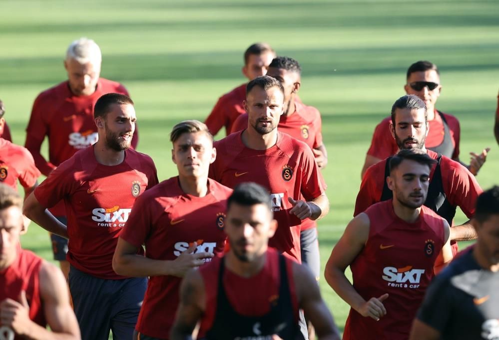 Galatasaray'da ilk yolcu belli oldu 2