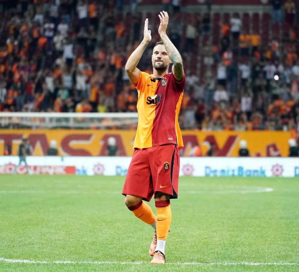 Galatasaray'da ilk yolcu belli oldu 6