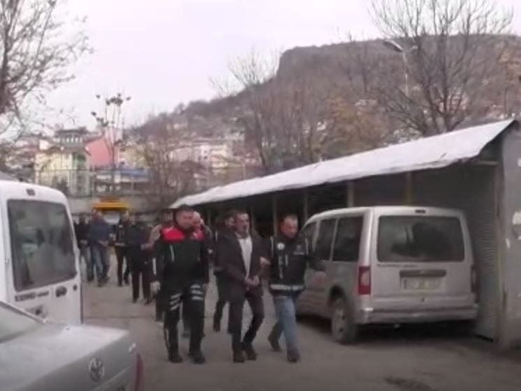 300 kişiyi usulsüz emekli ederek 20 milyon liralık vurgun yaptı 5