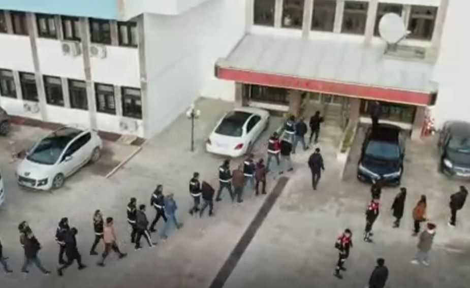 300 kişiyi usulsüz emekli ederek 20 milyon liralık vurgun yaptı 7