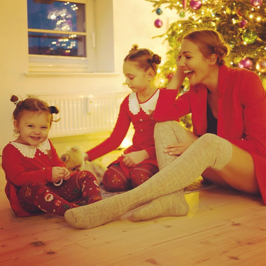 Meryem Uzerli ve kızları Lara Jemine ile Lily Koi'den yılbaşı pozları 2