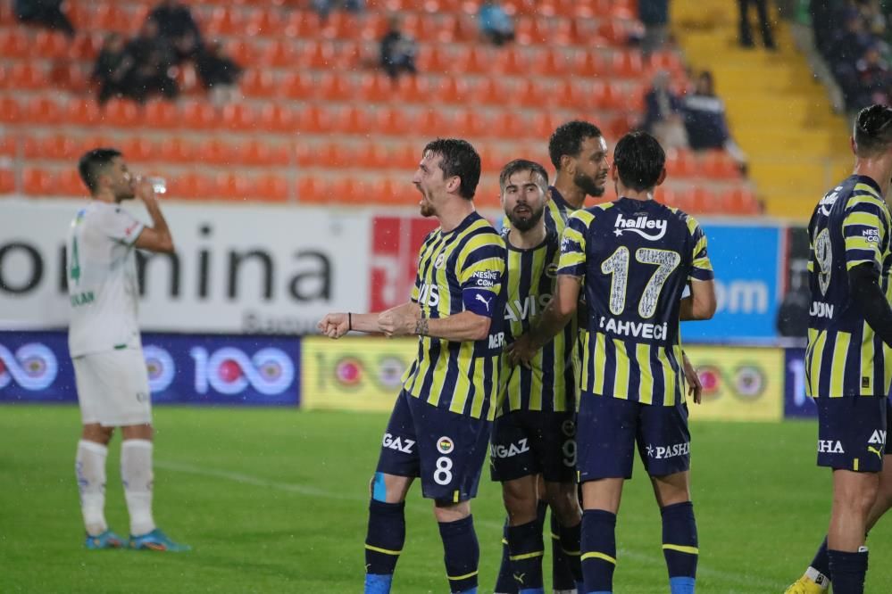 İrfan Can Kahveci'ye Kıvanç Tatlıtuğ göndermesi 3