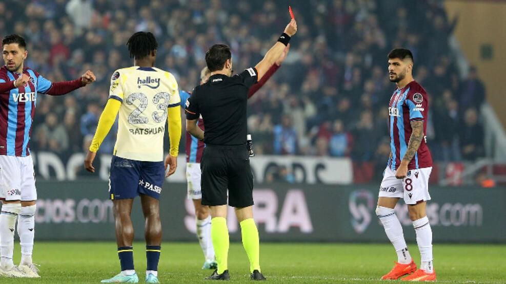 Derbide çılgınlık! Kartlar havada uçuştu, göz gözü görmedi... 7