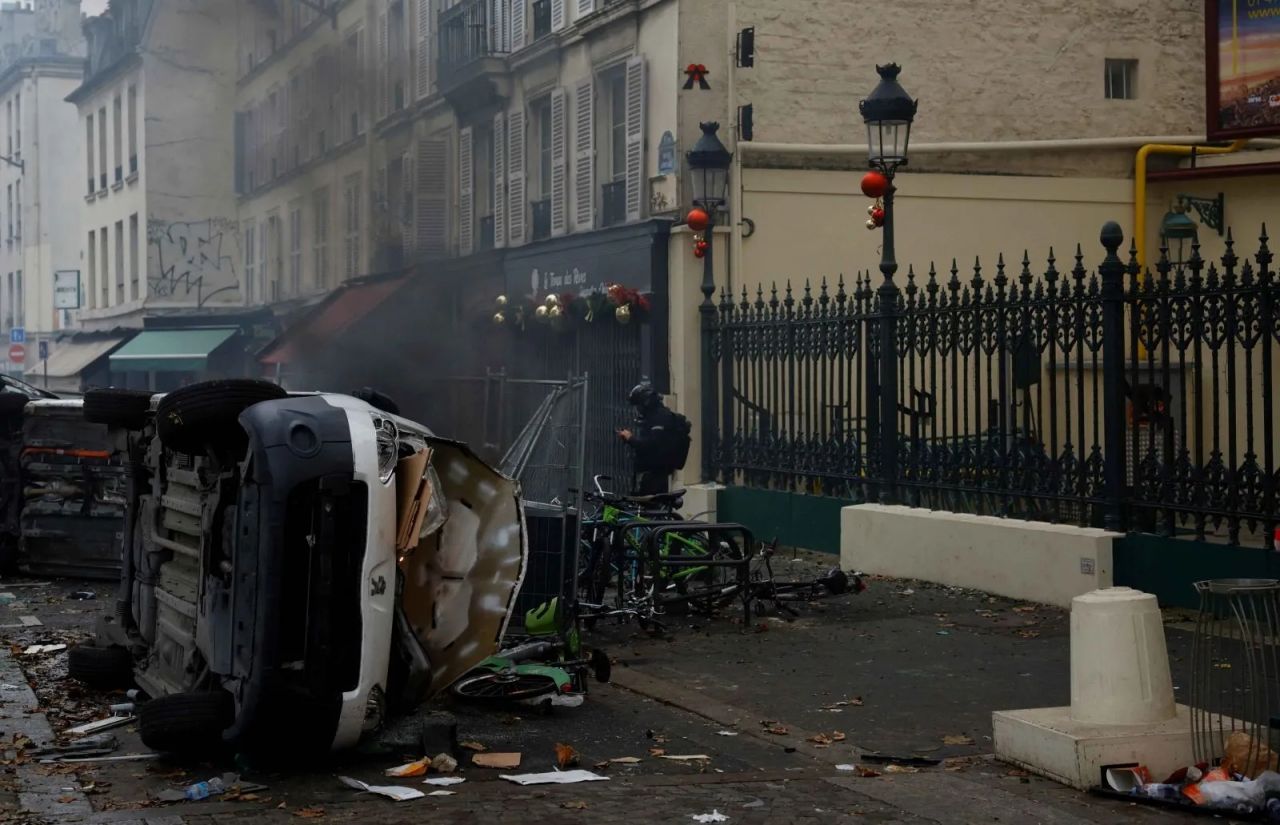 PKK yandaşları Paris'i savaş alanına çevirdi! Taş taş üstünde bırakmadılar... 3
