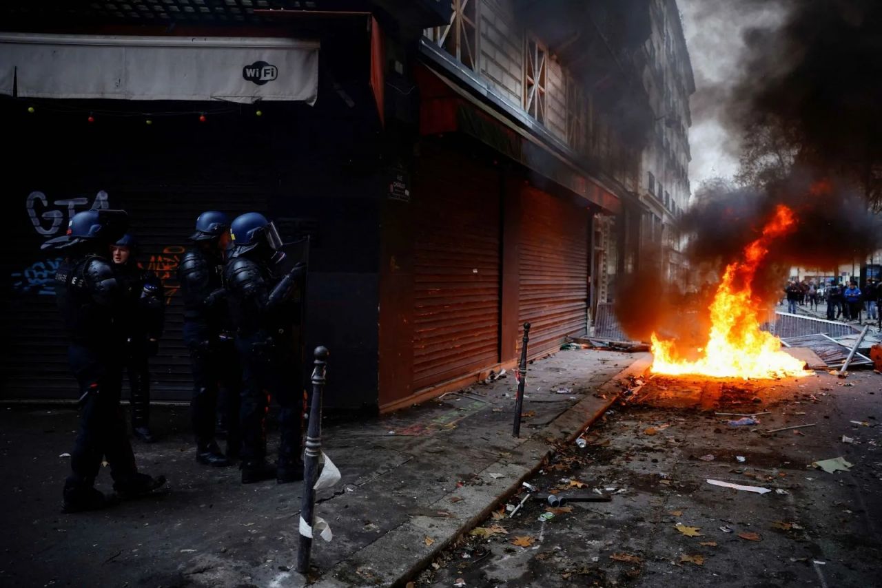 PKK yandaşları Paris'i savaş alanına çevirdi! Taş taş üstünde bırakmadılar... 5
