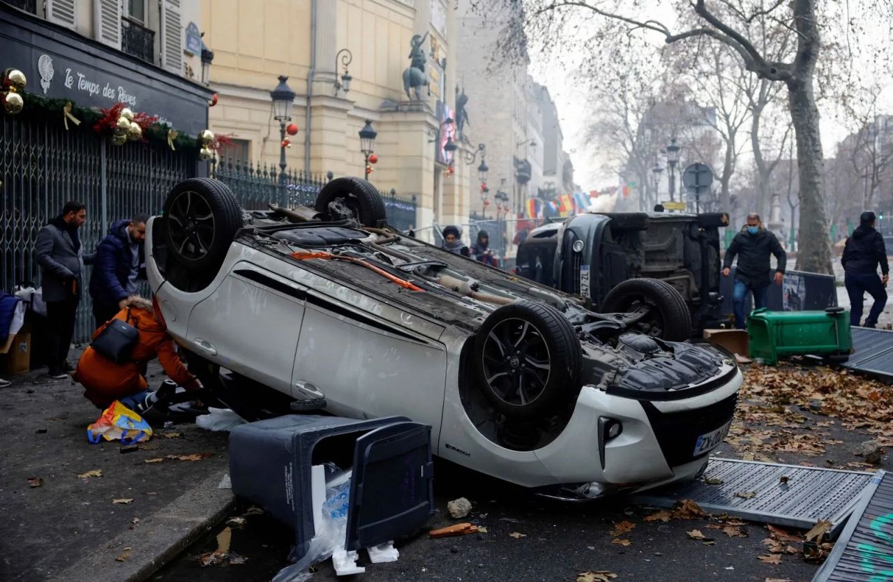 PKK yandaşları Paris'i savaş alanına çevirdi! Taş taş üstünde bırakmadılar... 4