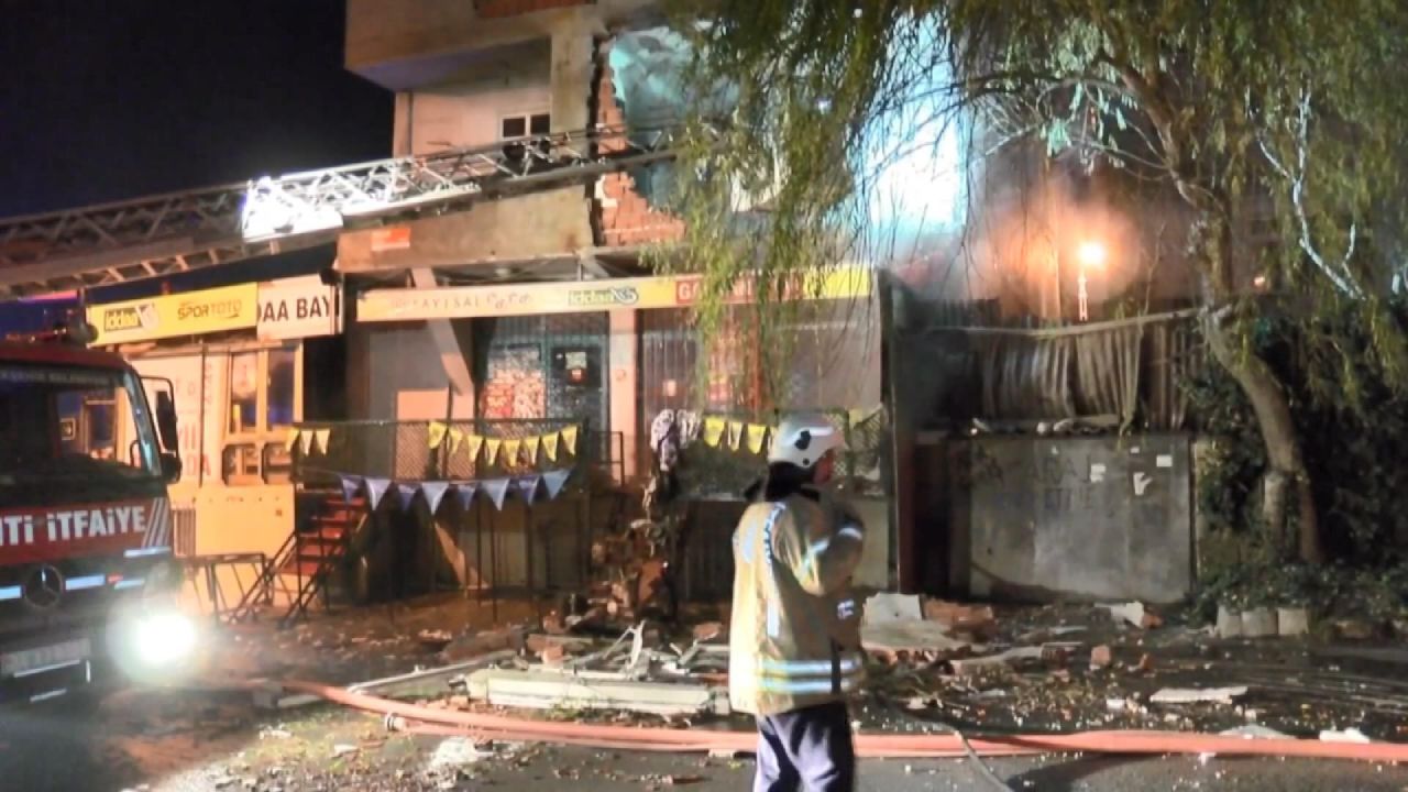 Avcılar'da ev sahibine kızan kiracı boşalttığı evi ateşe verdi 4