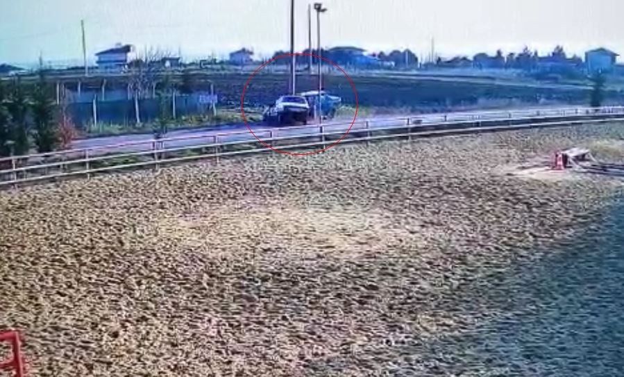 Tekirdağ'da 2 otomobil kafa kafaya çarpıştı! 1